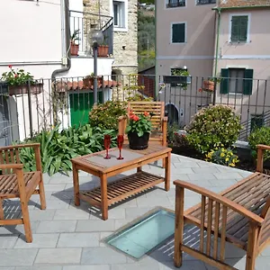Monolocale Con Giardino E Parcheggio Privato Citra Zero Zero Ottanta Trentuno Lt 0281 Appartamento Imperia